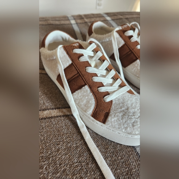 J.Crew Factory Striped Sherpa Road Trip Sneakers, 9.5 - Picture 4 of 9